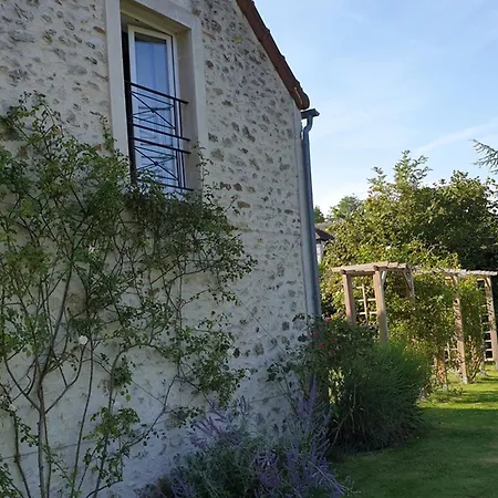 Spacieuse Avec Jardin Clos Et Parking Securise Pres De Paris - Fr-1-527-57