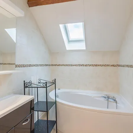 Spacieuse Avec Jardin Clos Et Parking Securise Pres De Paris - Fr-1-527-57 * Montfort-lʼAmaury