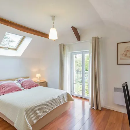 Spacieuse Avec Jardin Clos Et Parking Securise Pres De Paris - Fr-1-527-57 * Montfort-lʼAmaury